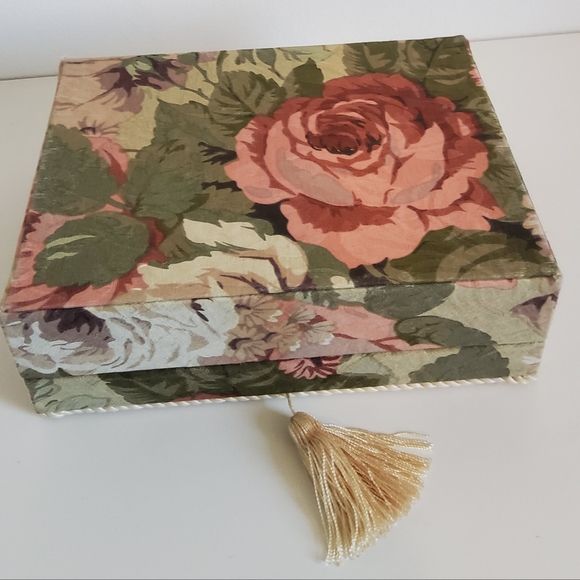 Vintage Fabric Craft Sawing Box - Picture 6 of 8